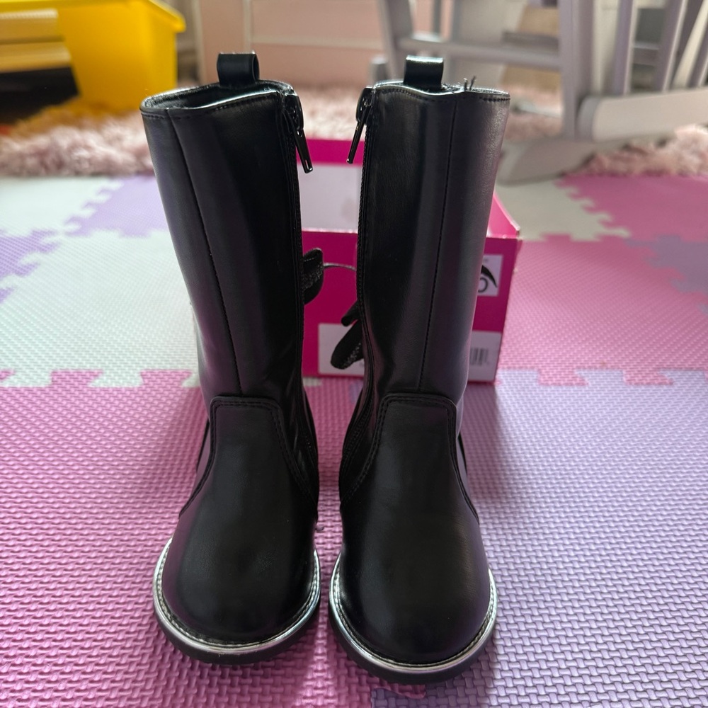 Tasha Black Footwear in Pink Box